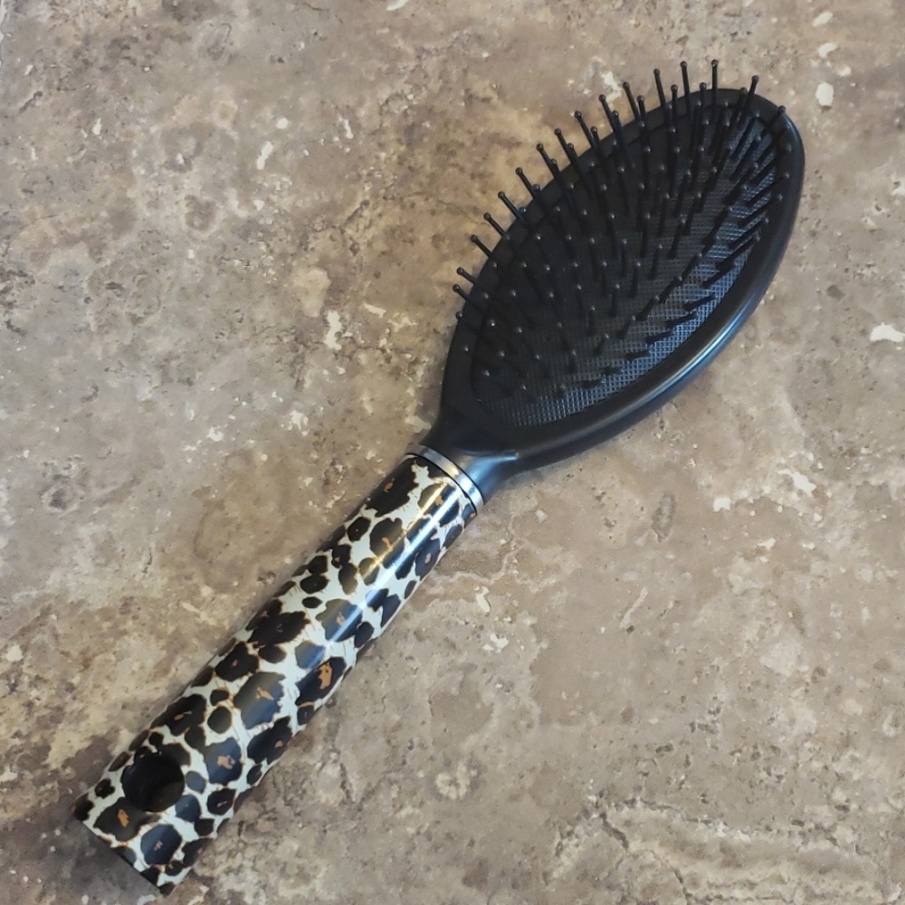 3/$25 or 5/$25:Cushion Brush